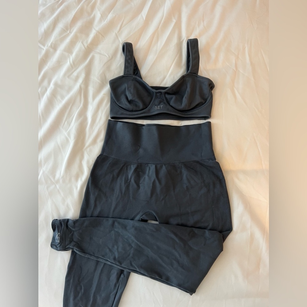 set active leggings and bra